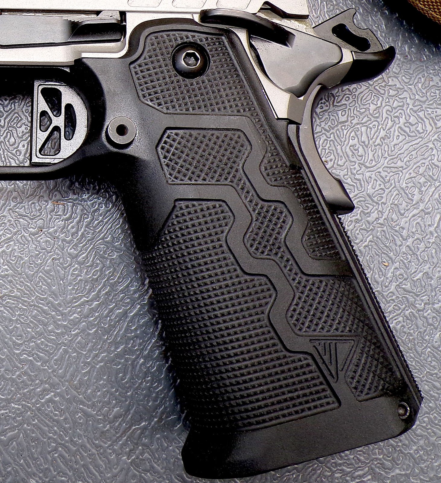 Kimber 2K11 pistol with Kevlar carbon fiber grip